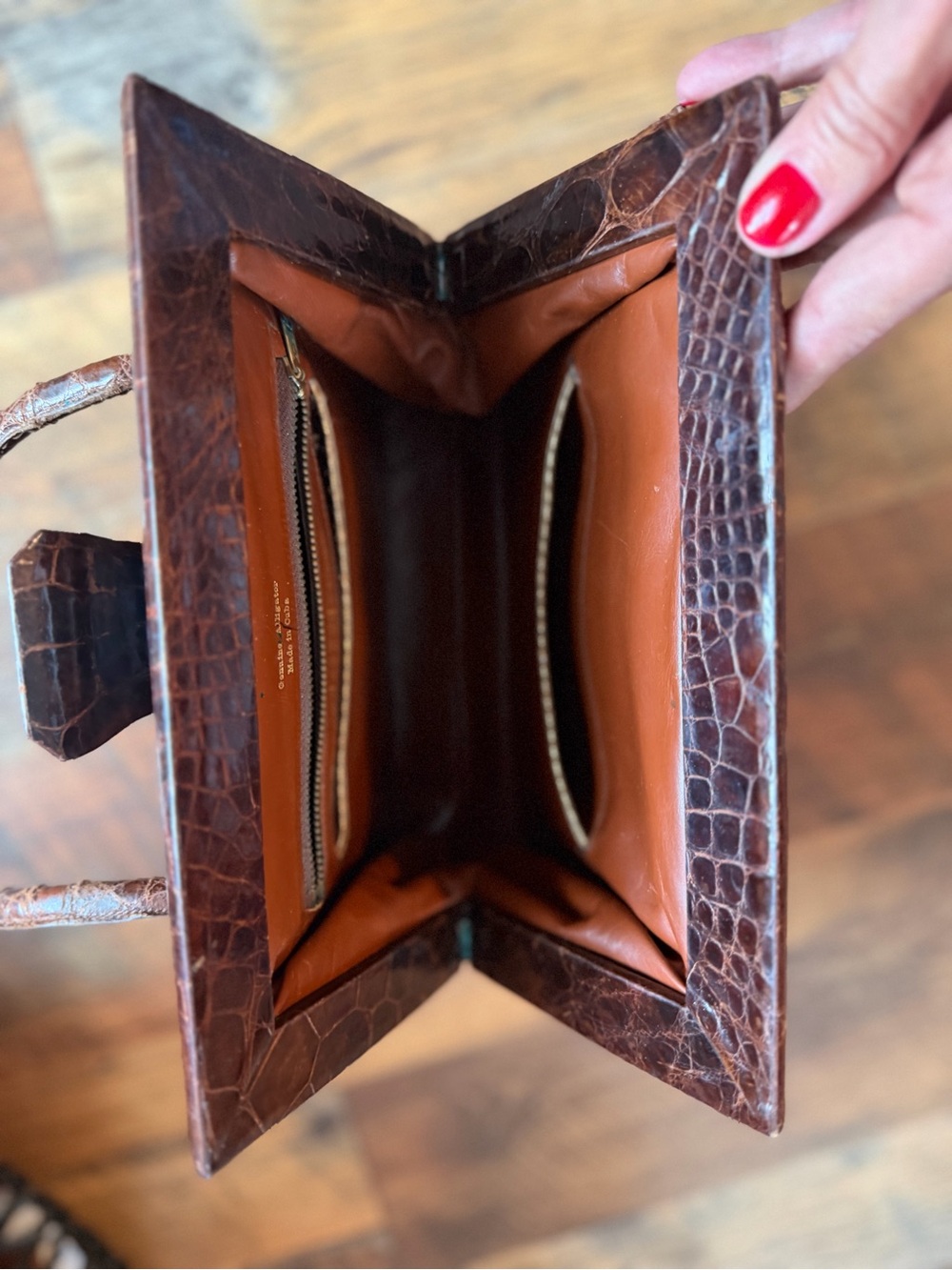 Vintage Genuine Alligator Purse - Picture 4 of 9